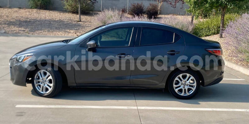 Big with watermark toyota yaris uganda kampala 24766