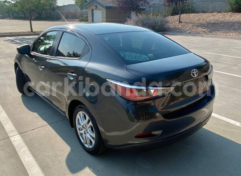 Big with watermark toyota yaris uganda kampala 24766