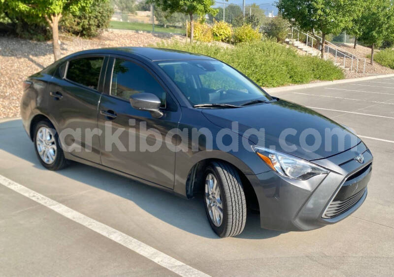 Big with watermark toyota yaris uganda kampala 24766