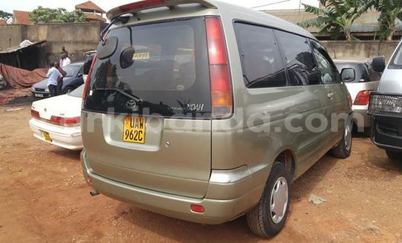 Nunua Ilio tumika Toyota Noah Nyingine Gari ndani ya Kampala nchini Uganda Nunua Ilio tumika Toyota Noah Nyingine Gari ndani ya Kampala nchini Uganda