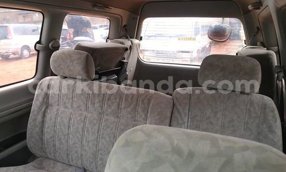 Nunua Ilio tumika Toyota Noah Nyingine Gari ndani ya Kampala nchini Uganda Nunua Ilio tumika Toyota Noah Nyingine Gari ndani ya Kampala nchini Uganda