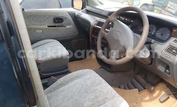 Nunua Ilio tumika Toyota Noah Nyingine Gari ndani ya Kampala nchini Uganda Nunua Ilio tumika Toyota Noah Nyingine Gari ndani ya Kampala nchini Uganda