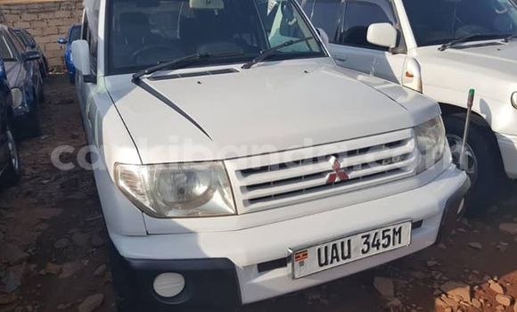 Nunua Ilio tumika Mitsubishi Pajero iO Nyeupe Gari ndani ya Kampala nchini Uganda Nunua Ilio tumika Mitsubishi Pajero iO Nyeupe Gari ndani ya Kampala nchini Uganda