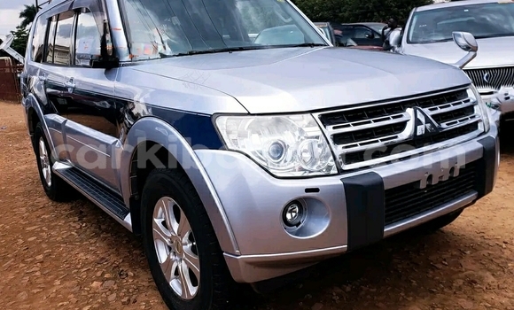 Gura Yakoze Mitsubishi Pajero Silver Imodoka i Kampala mu Uganda Gura Yakoze Mitsubishi Pajero Silver Imodoka i Kampala mu Uganda
