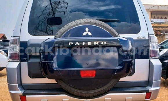 Gura Yakoze Mitsubishi Pajero Silver Imodoka i Kampala mu Uganda Gura Yakoze Mitsubishi Pajero Silver Imodoka i Kampala mu Uganda