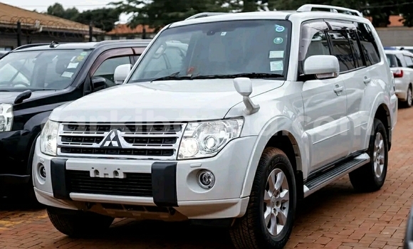 Buy Used Mitsubishi Pajero White Car in Kampala in Uganda Buy Used Mitsubishi Pajero White Car in Kampala in Uganda