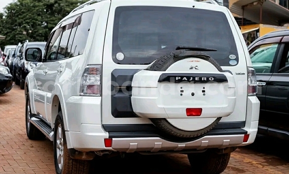 Buy Used Mitsubishi Pajero White Car in Kampala in Uganda Buy Used Mitsubishi Pajero White Car in Kampala in Uganda