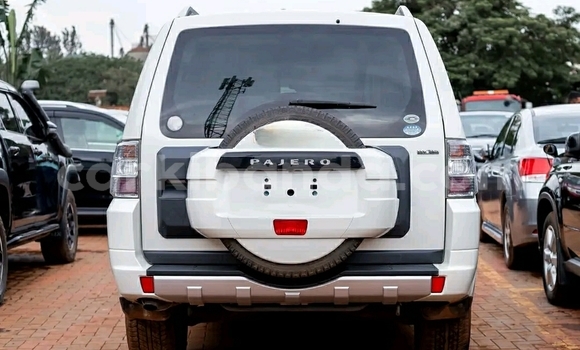 Buy Used Mitsubishi Pajero White Car in Kampala in Uganda Buy Used Mitsubishi Pajero White Car in Kampala in Uganda