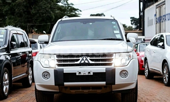 Buy Used Mitsubishi Pajero White Car in Kampala in Uganda Buy Used Mitsubishi Pajero White Car in Kampala in Uganda