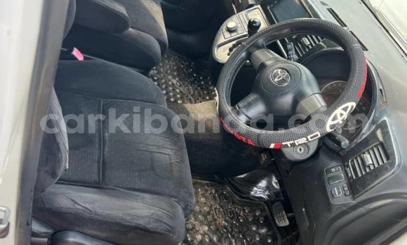 Acheter Occasion Voiture Toyota Wish Blanc à Kampala, Ouganda Acheter Occasion Voiture Toyota Wish Blanc à Kampala, Ouganda