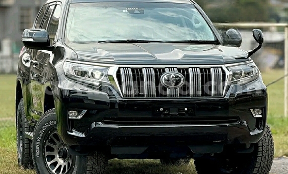Gura Yakoze Toyota Land Cruiser Prado Black Imodoka i Kampala mu Uganda Gura Yakoze Toyota Land Cruiser Prado Black Imodoka i Kampala mu Uganda