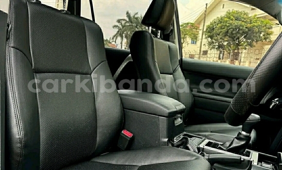 Gura Yakoze Toyota Land Cruiser Prado Black Imodoka i Kampala mu Uganda Gura Yakoze Toyota Land Cruiser Prado Black Imodoka i Kampala mu Uganda