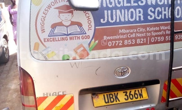 Nunua Ilio tumika Toyota Hiace Nyingine Gari ndani ya Mbarara nchini Uganda Nunua Ilio tumika Toyota Hiace Nyingine Gari ndani ya Mbarara nchini Uganda