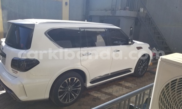 Nunua Ilio tumika Nissan Patrol Nyeupe Gari ndani ya Kampala nchini Uganda Nunua Ilio tumika Nissan Patrol Nyeupe Gari ndani ya Kampala nchini Uganda