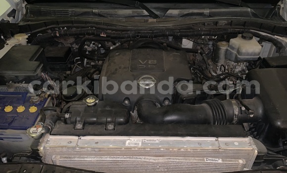 Nunua Ilio tumika Nissan Patrol Nyeupe Gari ndani ya Kampala nchini Uganda Nunua Ilio tumika Nissan Patrol Nyeupe Gari ndani ya Kampala nchini Uganda