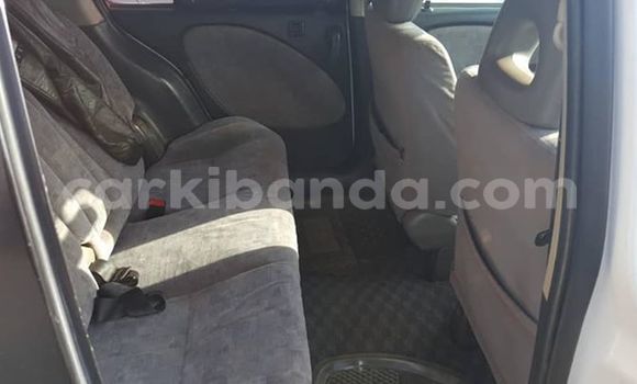 Nunua Ilio tumika Toyota Raum Nyeupe Gari ndani ya Kampala nchini Uganda Nunua Ilio tumika Toyota Raum Nyeupe Gari ndani ya Kampala nchini Uganda