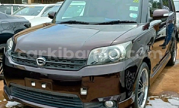 Gura Yakoze Toyota Harrier Beige Imodoka i Kampala mu Uganda Gura Yakoze Toyota Harrier Beige Imodoka i Kampala mu Uganda