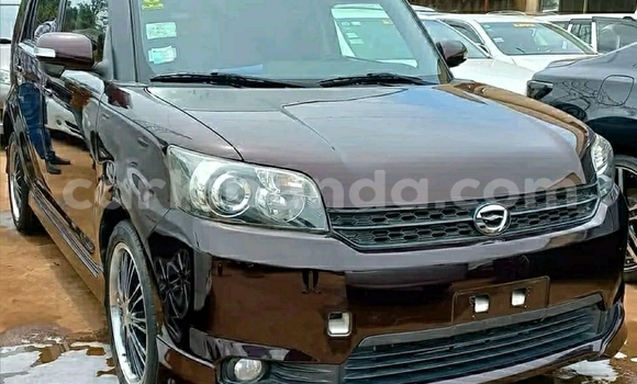 Gura Yakoze Toyota Harrier Beige Imodoka i Kampala mu Uganda Gura Yakoze Toyota Harrier Beige Imodoka i Kampala mu Uganda