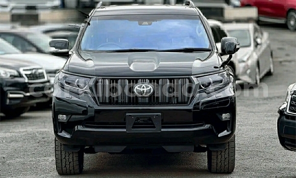 Nunua Ilio tumika Toyota Land Cruiser Prado Nyeusi Gari ndani ya Kampala nchini Uganda Nunua Ilio tumika Toyota Land Cruiser Prado Nyeusi Gari ndani ya Kampala nchini Uganda