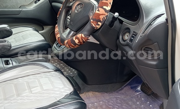 Nunua Ilio tumika Toyota Harrier Nyeupe Gari ndani ya Entebbe nchini Uganda Nunua Ilio tumika Toyota Harrier Nyeupe Gari ndani ya Entebbe nchini Uganda