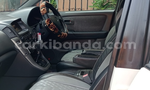 Nunua Ilio tumika Toyota Harrier Nyeupe Gari ndani ya Entebbe nchini Uganda Nunua Ilio tumika Toyota Harrier Nyeupe Gari ndani ya Entebbe nchini Uganda