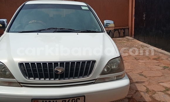 Nunua Ilio tumika Toyota Harrier Nyeupe Gari ndani ya Entebbe nchini Uganda Nunua Ilio tumika Toyota Harrier Nyeupe Gari ndani ya Entebbe nchini Uganda