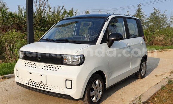 Nunua Imported AC 378 GT Zagato Nyeupe Gari ndani ya Kampala nchini Uganda