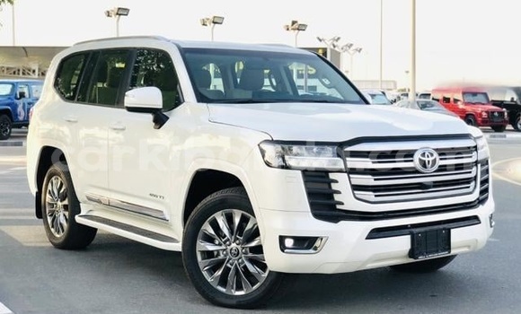 Nunua Ilio tumika Toyota Land Cruiser Nyeupe Gari ndani ya Kampala nchini Uganda Nunua Ilio tumika Toyota Land Cruiser Nyeupe Gari ndani ya Kampala nchini Uganda