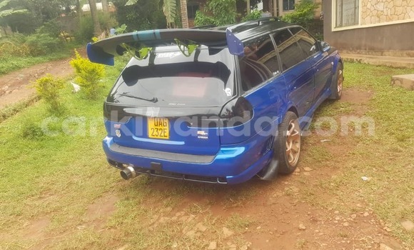 Nunua Ilio tumika Subaru Legacy Bluu Gari ndani ya Entebbe nchini Uganda Nunua Ilio tumika Subaru Legacy Bluu Gari ndani ya Entebbe nchini Uganda