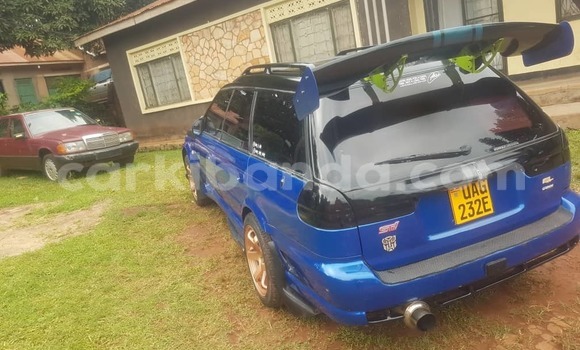 Nunua Ilio tumika Subaru Legacy Bluu Gari ndani ya Entebbe nchini Uganda Nunua Ilio tumika Subaru Legacy Bluu Gari ndani ya Entebbe nchini Uganda