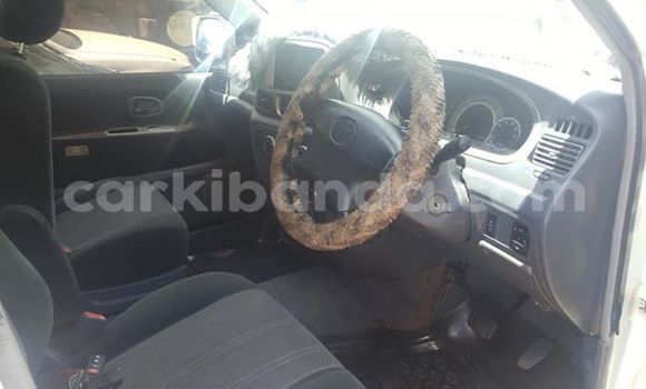 Nunua Ilio tumika Toyota Noah Nyeupe Gari ndani ya Kampala nchini Uganda Nunua Ilio tumika Toyota Noah Nyeupe Gari ndani ya Kampala nchini Uganda