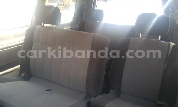 Nunua Ilio tumika Toyota Noah Nyeupe Gari ndani ya Kampala nchini Uganda Nunua Ilio tumika Toyota Noah Nyeupe Gari ndani ya Kampala nchini Uganda