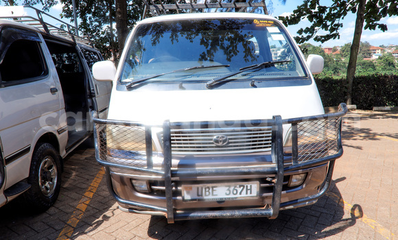 Gura Yakoze Toyota Hiace Brown Imodoka i Kampala mu Uganda Gura Yakoze Toyota Hiace Brown Imodoka i Kampala mu Uganda