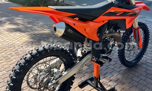 Nunua Ilio tumika KTM 450 Beige Bike ndani ya Kampala nchini Uganda Nunua Ilio tumika KTM 450 Beige Bike ndani ya Kampala nchini Uganda