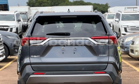 Nunua Ilio tumika Toyota RAV4 Nyingine Gari ndani ya Kampala nchini Uganda Nunua Ilio tumika Toyota RAV4 Nyingine Gari ndani ya Kampala nchini Uganda