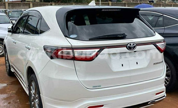 Nunua Ilio tumika Toyota Harrier Nyeupe Gari ndani ya Kampala nchini Uganda Nunua Ilio tumika Toyota Harrier Nyeupe Gari ndani ya Kampala nchini Uganda