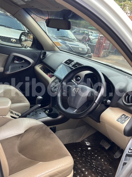 Big with watermark toyota vanguard uganda kira 24816