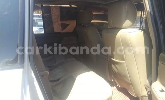 Nunua Ilio tumika Toyota Land Cruiser Nyeupe Gari ndani ya Kampala nchini Uganda Nunua Ilio tumika Toyota Land Cruiser Nyeupe Gari ndani ya Kampala nchini Uganda