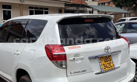 Gura Yakoze Toyota Vanguard White Imodoka i Kira mu Uganda Gura Yakoze Toyota Vanguard White Imodoka i Kira mu Uganda