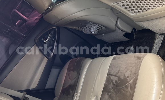 Gura Yakoze Toyota Vanguard White Imodoka i Kira mu Uganda Gura Yakoze Toyota Vanguard White Imodoka i Kira mu Uganda