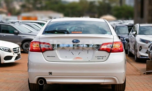 Nunua Ilio tumika Subaru Legacy Nyeupe Gari ndani ya Kampala nchini Uganda Nunua Ilio tumika Subaru Legacy Nyeupe Gari ndani ya Kampala nchini Uganda