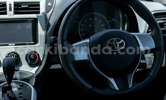 Acheter Occasion Voiture Toyota Ractis Gris à Kampala, Ouganda Acheter Occasion Voiture Toyota Ractis Gris à Kampala, Ouganda