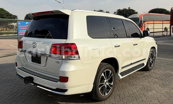 Buy Import Toyota Land Cruiser White Car in Import - Dubai in Uganda Buy Import Toyota Land Cruiser White Car in Import - Dubai in Uganda
