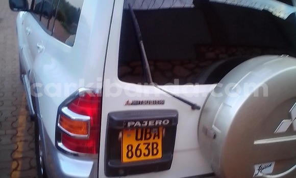 Nunua Ilio tumika Mitsubishi Pajero Nyeupe Gari ndani ya Wakiso nchini Uganda Nunua Ilio tumika Mitsubishi Pajero Nyeupe Gari ndani ya Wakiso nchini Uganda