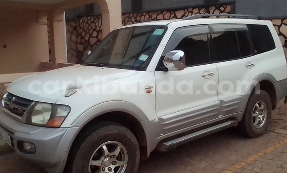 Nunua Ilio tumika Mitsubishi Pajero Nyeupe Gari ndani ya Wakiso nchini Uganda Nunua Ilio tumika Mitsubishi Pajero Nyeupe Gari ndani ya Wakiso nchini Uganda
