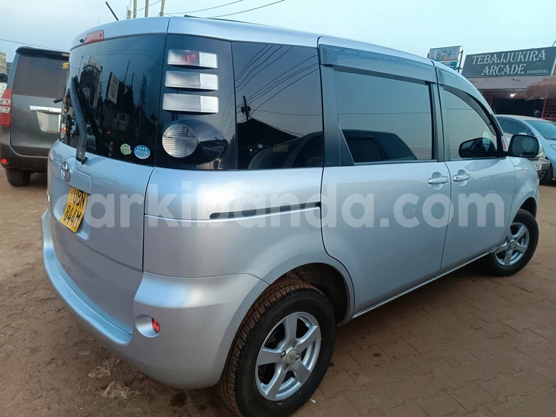 Big with watermark toyota sienna uganda kampala 24862