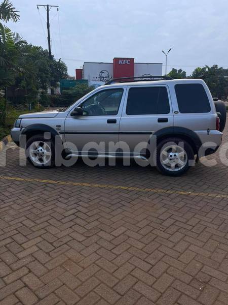 Big with watermark land rover discovery uganda kampala 24875