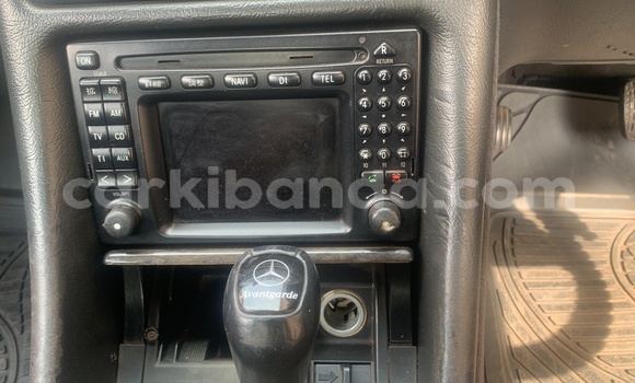 Nunua Ilio tumika Mercedes-Benz C250 coupe Fedha Gari ndani ya Kampala nchini Uganda