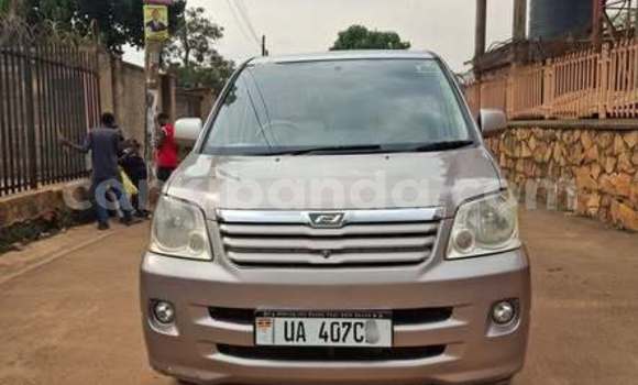 Gura Yakoze Toyota Noah Other Imodoka i Kampala mu Uganda Gura Yakoze Toyota Noah Other Imodoka i Kampala mu Uganda