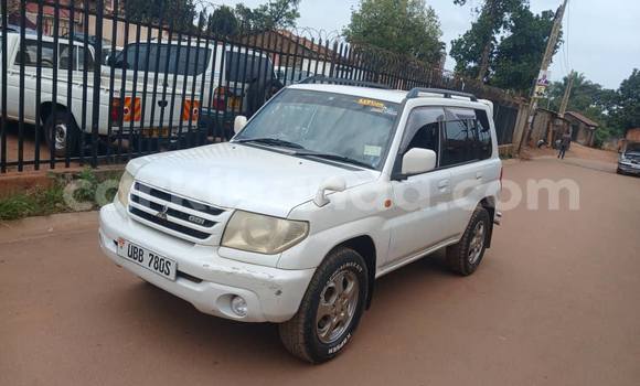 Buy Used Mitsubishi Pajero White Car in Kampala in Uganda Buy Used Mitsubishi Pajero White Car in Kampala in Uganda